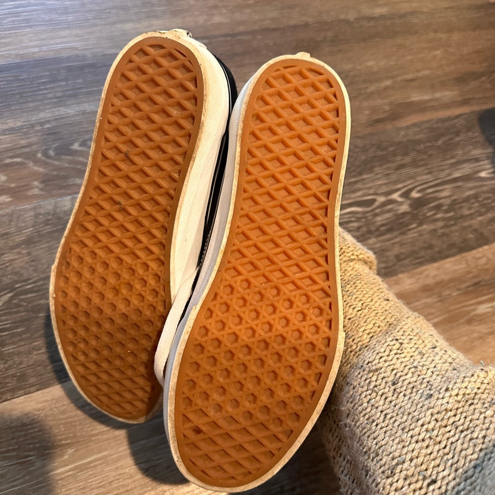 Vans - Picture 3 of 7